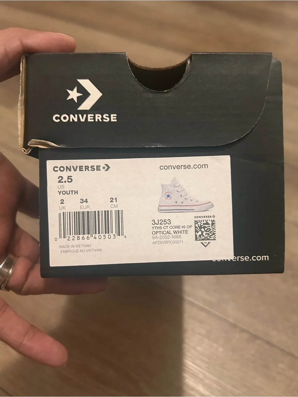 Converse Chuck Taylor All Star High Top in White style 3J253 Size 2.5 Youth
